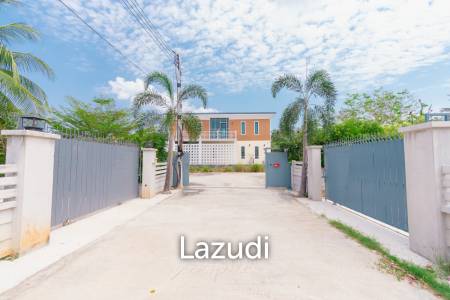 MODERN LOFT-STYLE CONTAINER HOME : 4 bed on large plot 2 rai