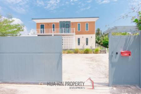 MODERN LOFT-STYLE CONTAINER HOME : 4 bed on large plot 2 rai