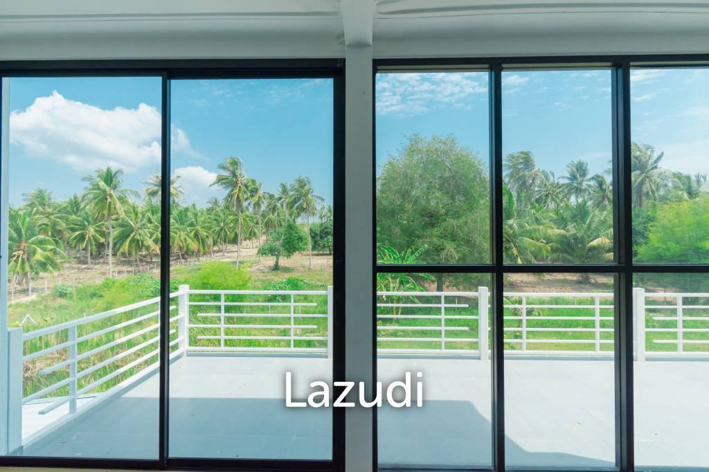 MODERN LOFT-STYLE CONTAINER HOME : 4 bed on large plot 2 rai