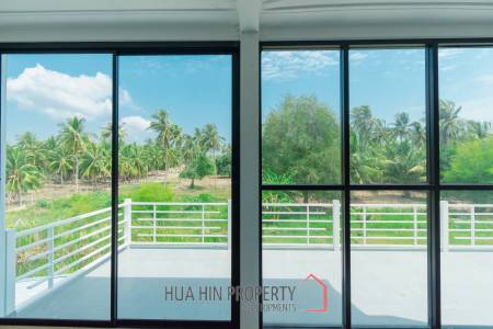 MODERN LOFT-STYLE CONTAINER HOME : 4 bed on large plot 2 rai