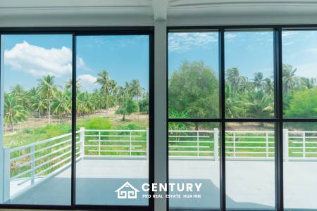 MODERN LOFT-STYLE CONTAINER HOME : 4 bed on large plot 2 rai