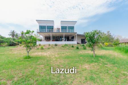 MODERN LOFT-STYLE CONTAINER HOME : 4 bed on large plot 2 rai