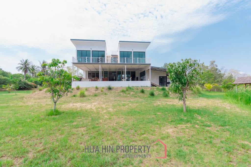 MODERN LOFT-STYLE CONTAINER HOME : 4 bed on large plot 2 rai