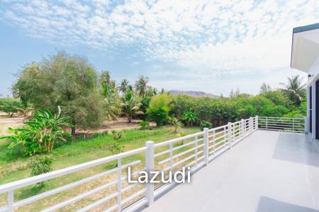 MODERN LOFT-STYLE CONTAINER HOME : 4 bed on large plot 2 rai