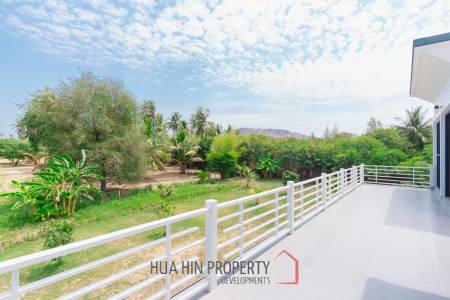 MODERN LOFT-STYLE CONTAINER HOME : 4 bed on large plot 2 rai