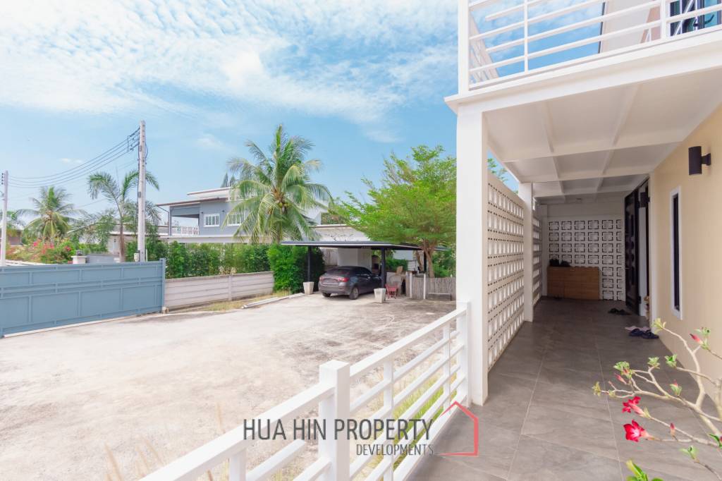 MODERN LOFT-STYLE CONTAINER HOME : 4 bed on large plot 2 rai