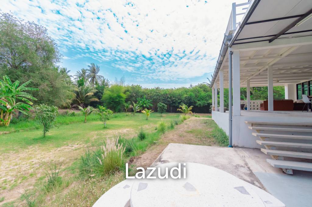 MODERN LOFT-STYLE CONTAINER HOME : 4 bed on large plot 2 rai