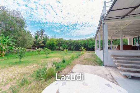 MODERN LOFT-STYLE CONTAINER HOME : 4 bed on large plot 2 rai