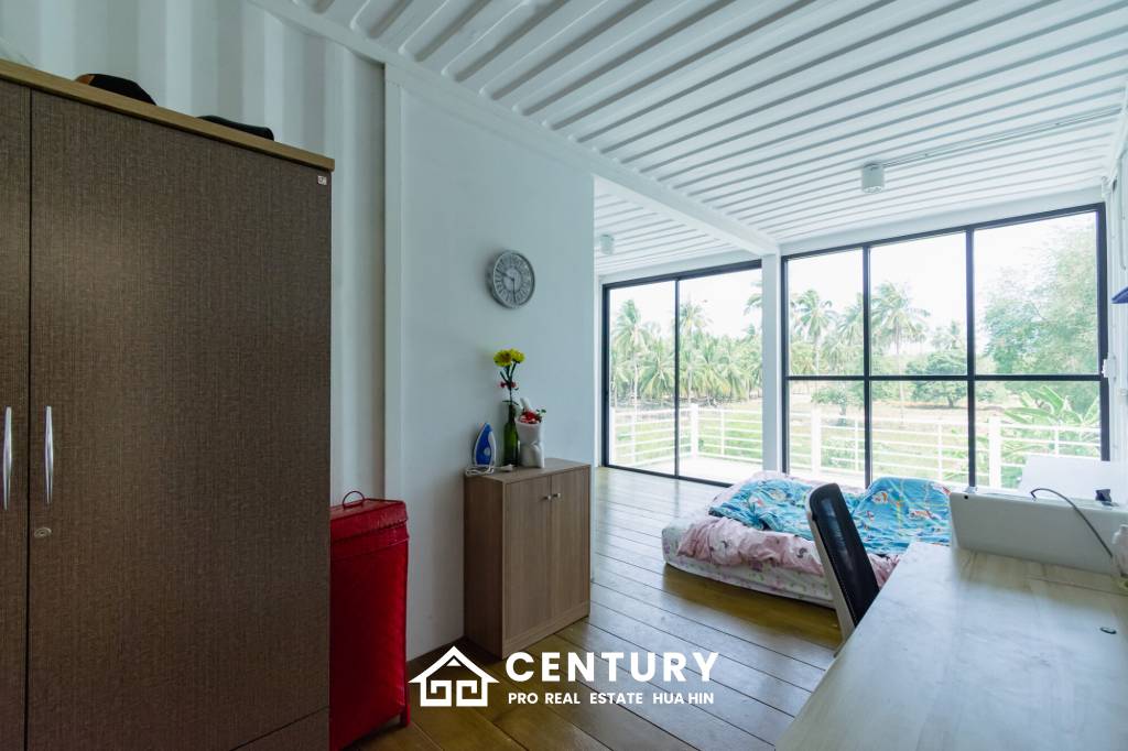 MODERN LOFT-STYLE CONTAINER HOME : 4 bed on large plot 2 rai
