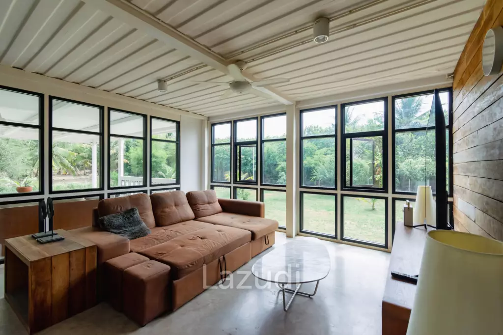 MODERN LOFT-STYLE CONTAINER HOME : 4 bed on large plot 2 rai