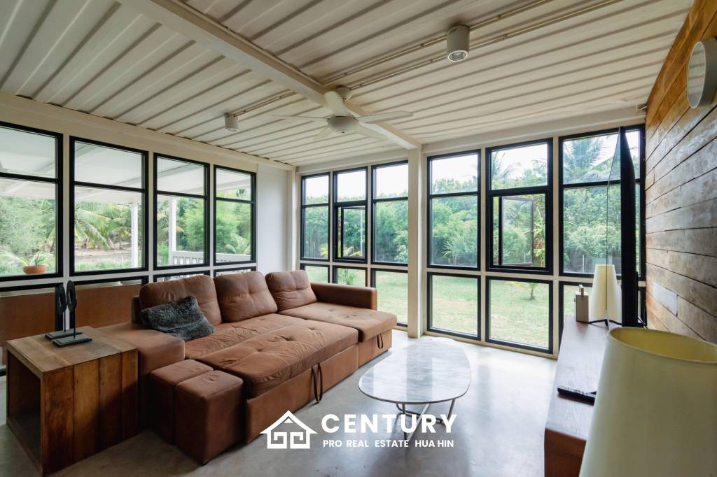 MODERN LOFT-STYLE CONTAINER HOME : 4 bed on large plot 2 rai