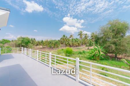 MODERN LOFT-STYLE CONTAINER HOME : 4 bed on large plot 2 rai