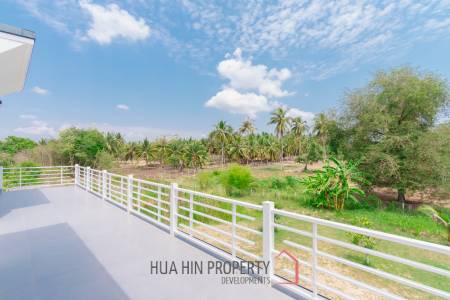 MODERN LOFT-STYLE CONTAINER HOME : 4 bed on large plot 2 rai