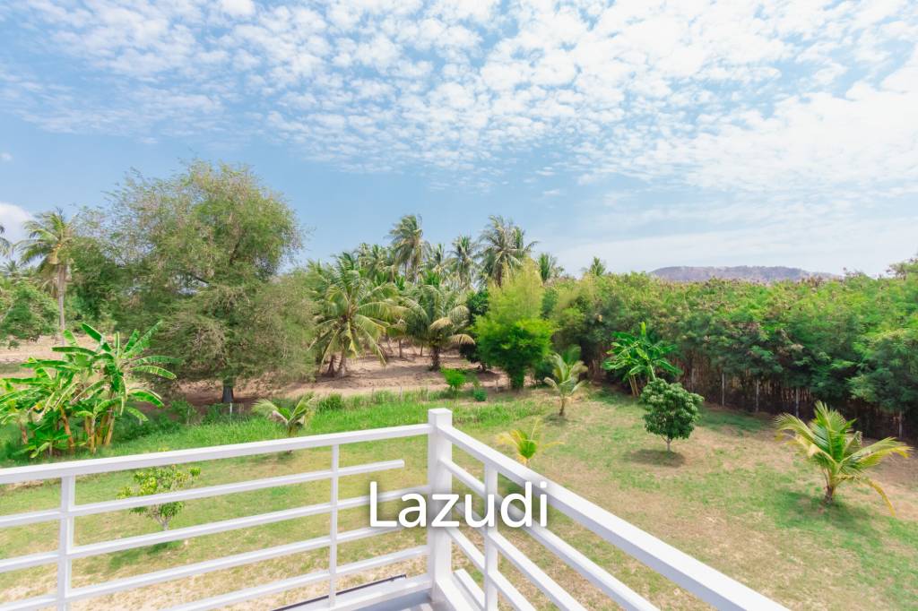 MODERN LOFT-STYLE CONTAINER HOME : 4 bed on large plot 2 rai