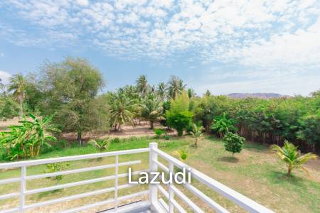 MODERN LOFT-STYLE CONTAINER HOME : 4 bed on large plot 2 rai