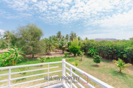 MODERN LOFT-STYLE CONTAINER HOME : 4 bed on large plot 2 rai