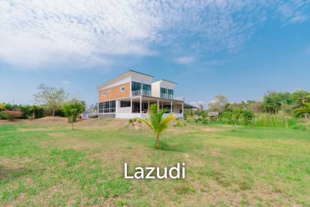 MODERN LOFT-STYLE CONTAINER HOME : 4 bed on large plot 2 rai