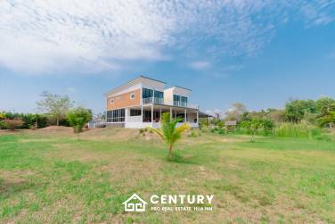 MODERN LOFT-STYLE CONTAINER HOME : 4 bed on large plot 2 rai