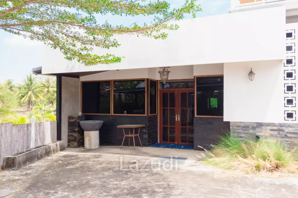 MODERN LOFT-STYLE CONTAINER HOME : 4 bed on large plot 2 rai