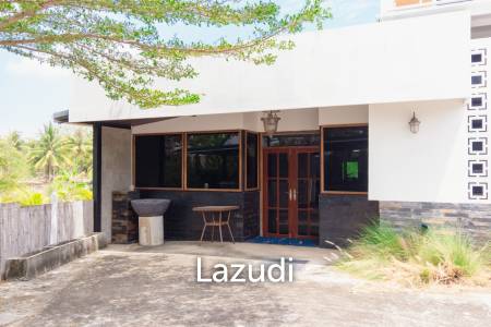 MODERN LOFT-STYLE CONTAINER HOME : 4 bed on large plot 2 rai