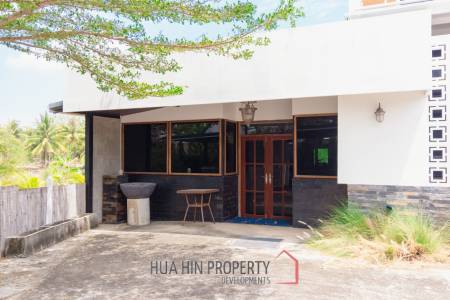 MODERN LOFT-STYLE CONTAINER HOME : 4 bed on large plot 2 rai