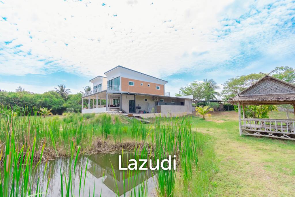 MODERN LOFT-STYLE CONTAINER HOME : 4 bed on large plot 2 rai