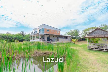 MODERN LOFT-STYLE CONTAINER HOME : 4 bed on large plot 2 rai