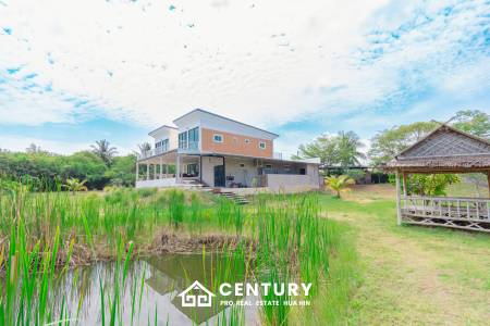 MODERN LOFT-STYLE CONTAINER HOME : 4 bed on large plot 2 rai