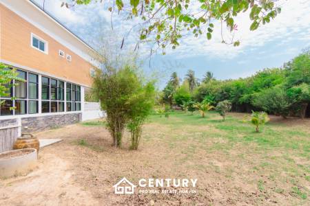 MODERN LOFT-STYLE CONTAINER HOME : 4 bed on large plot 2 rai