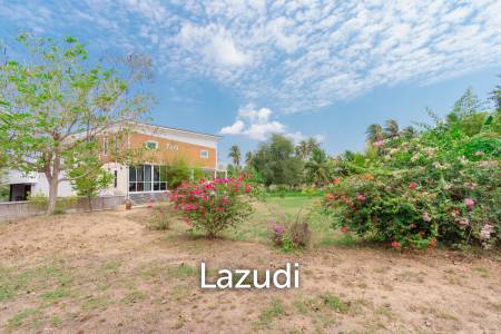 MODERN LOFT-STYLE CONTAINER HOME : 4 bed on large plot 2 rai