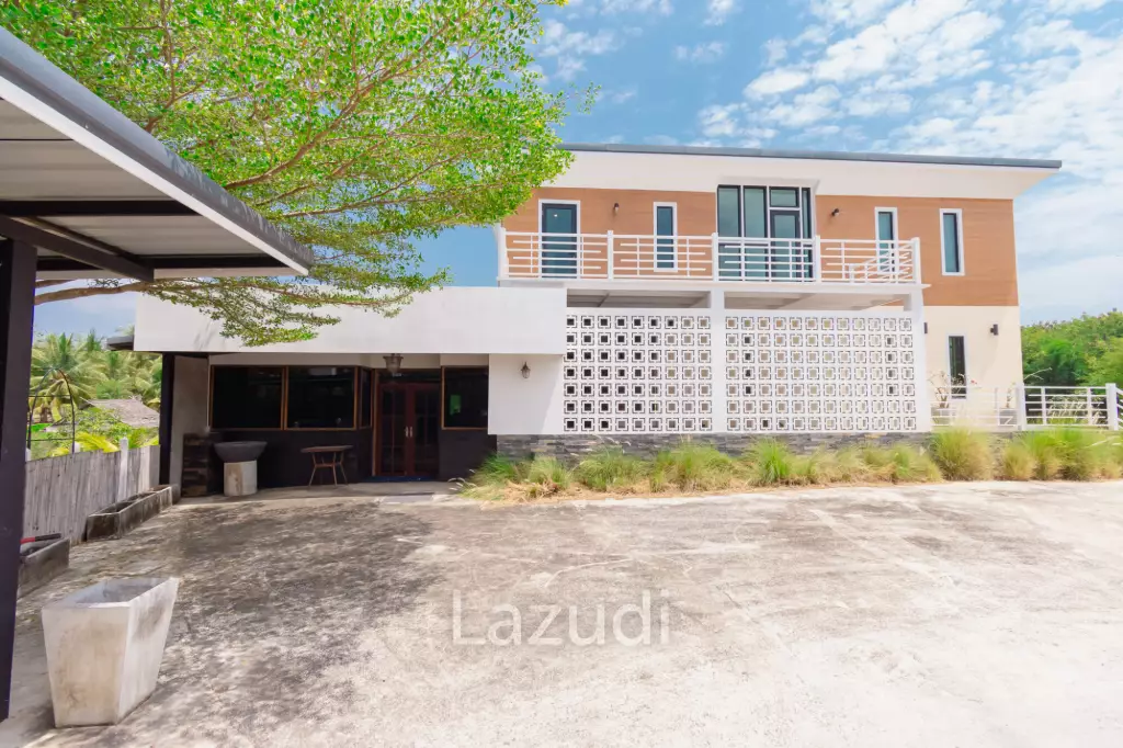 MODERN LOFT-STYLE CONTAINER HOME : 4 bed on large plot 2 rai