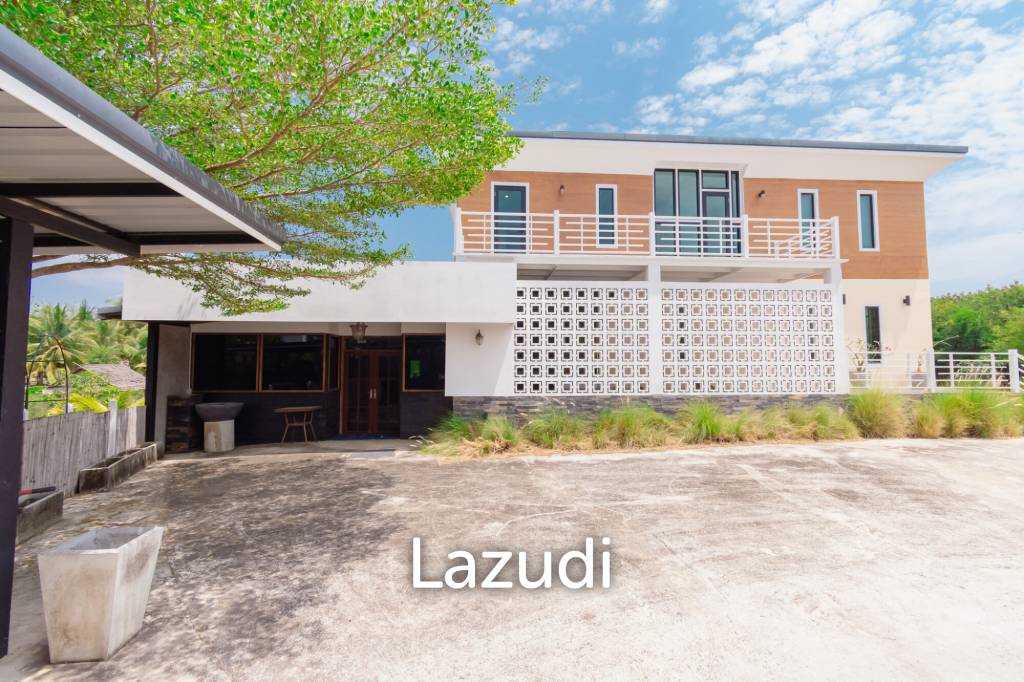 MODERN LOFT-STYLE CONTAINER HOME : 4 bed on large plot 2 rai