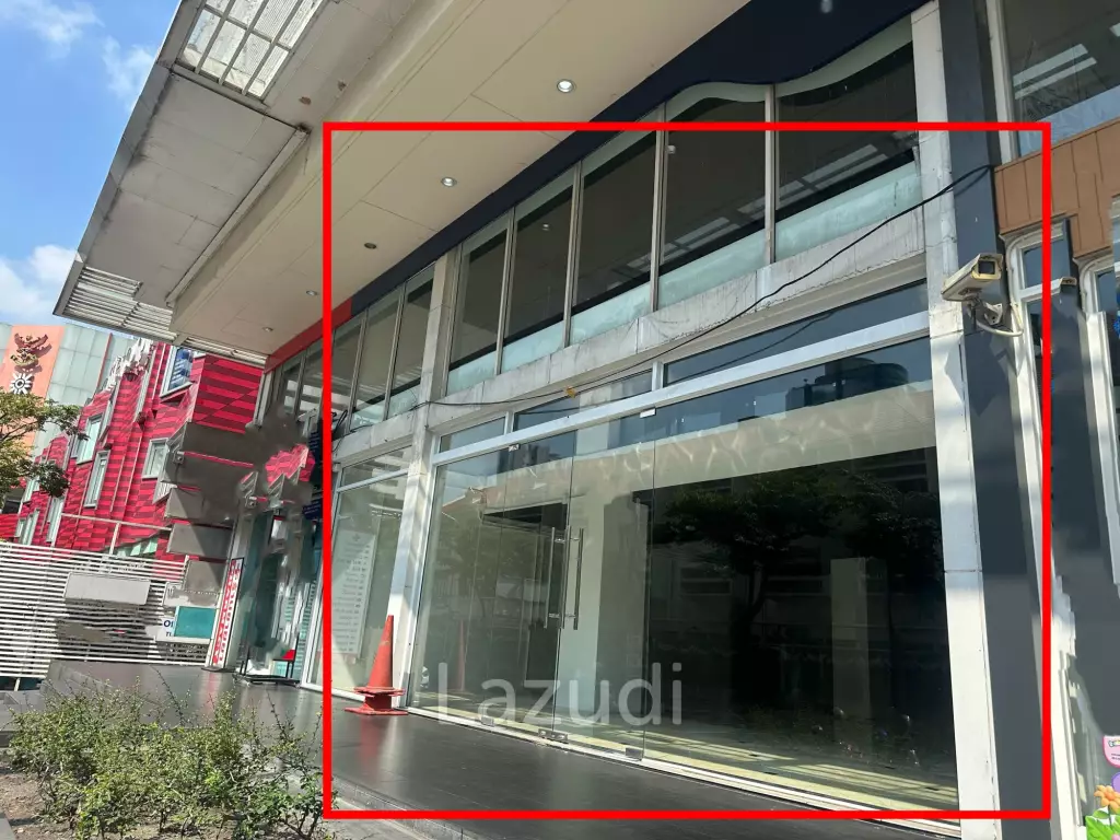 311 sqm retail space Piya Place Lumpini Pathum Wan Bangkok