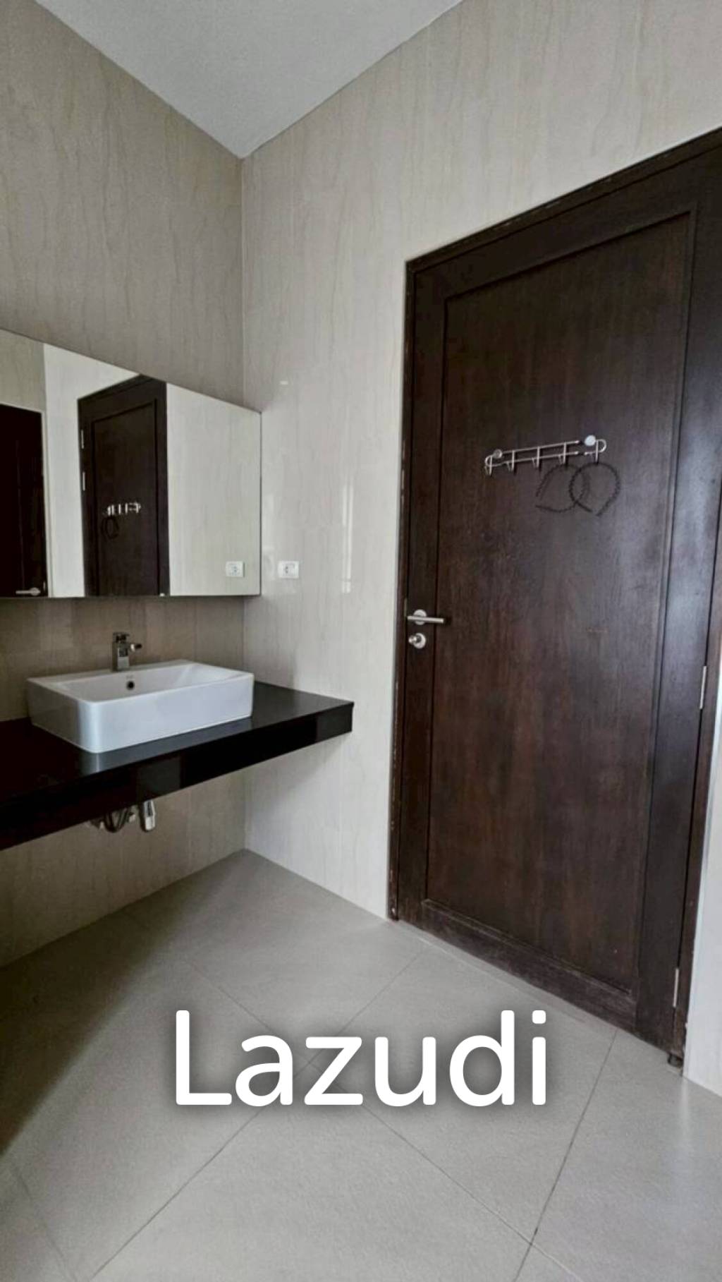 Palm villas : Modern 6 Bed Pool villa with large land plot