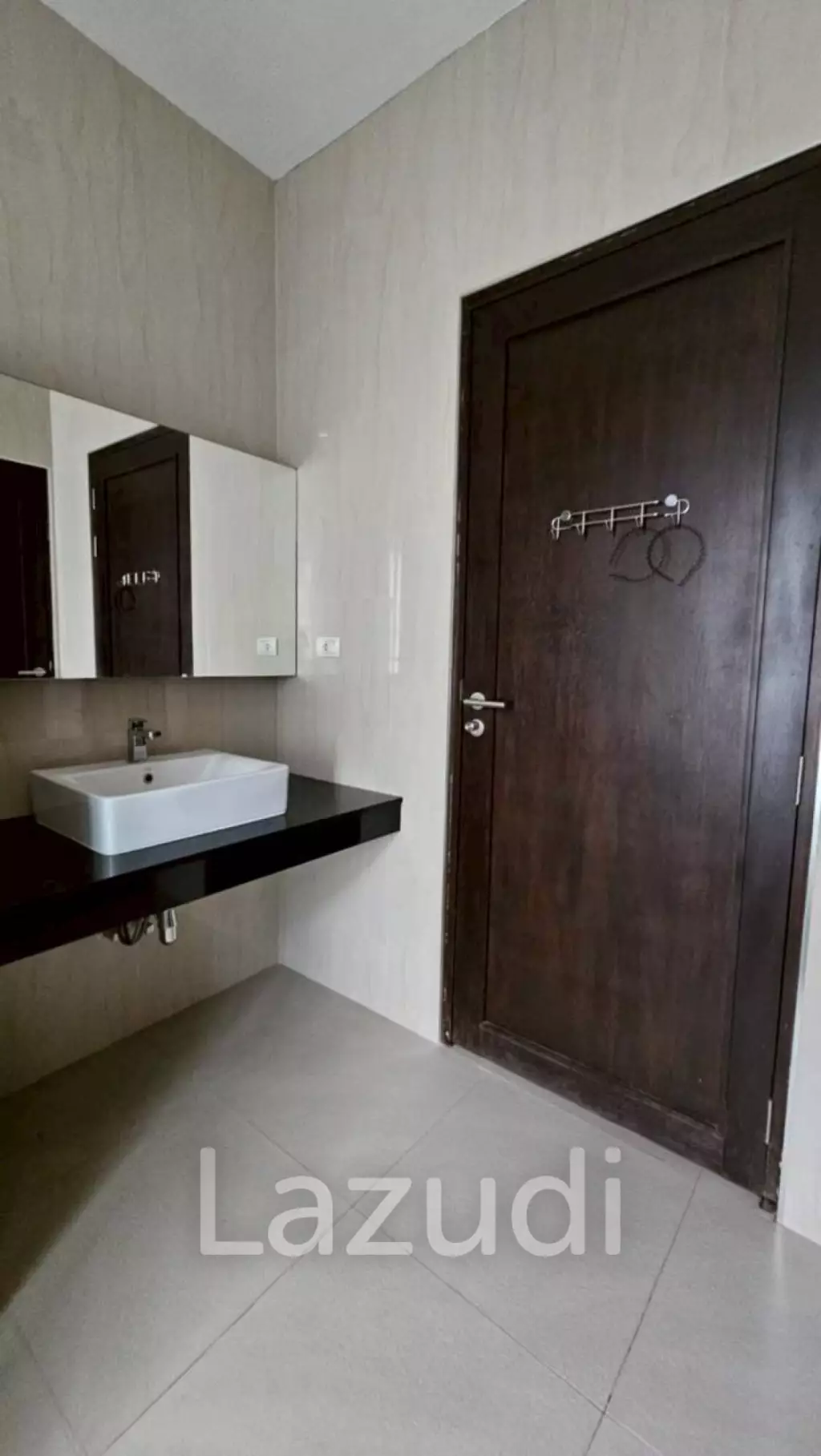 Palm villas : Modern 6 Bed Pool villa with large land plot