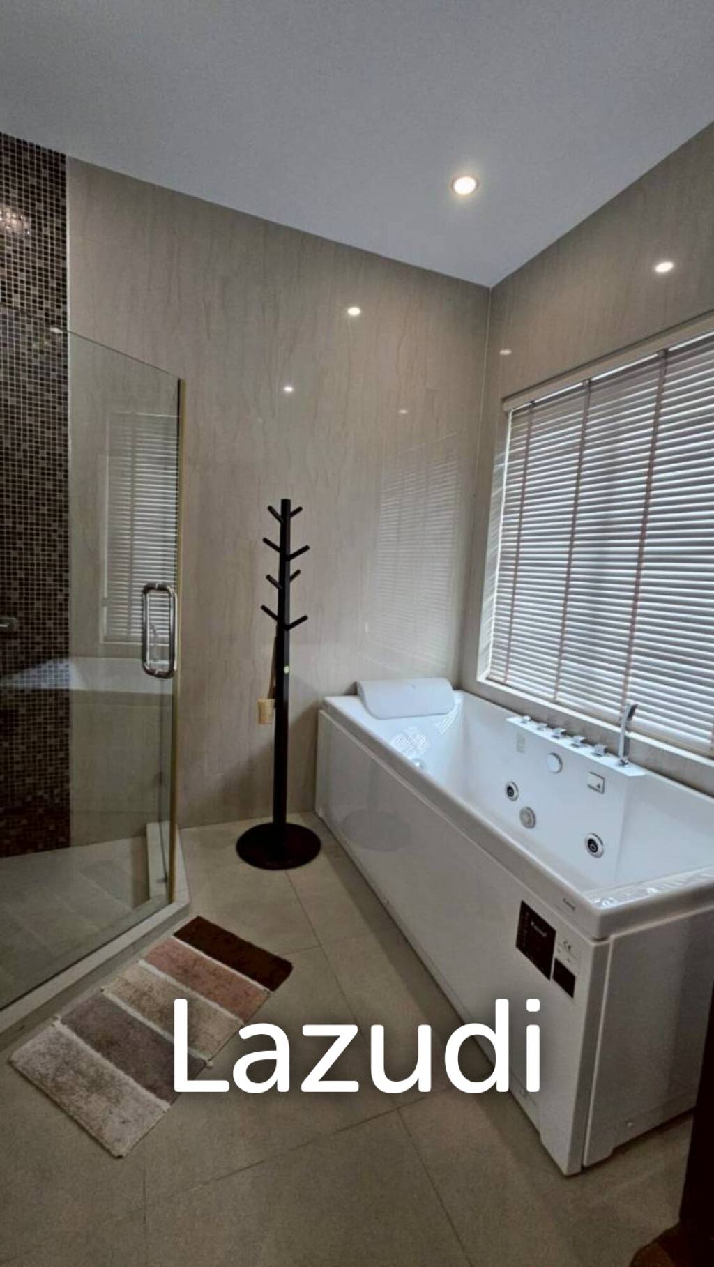 Palm villas : Modern 6 Bed Pool villa with large land plot