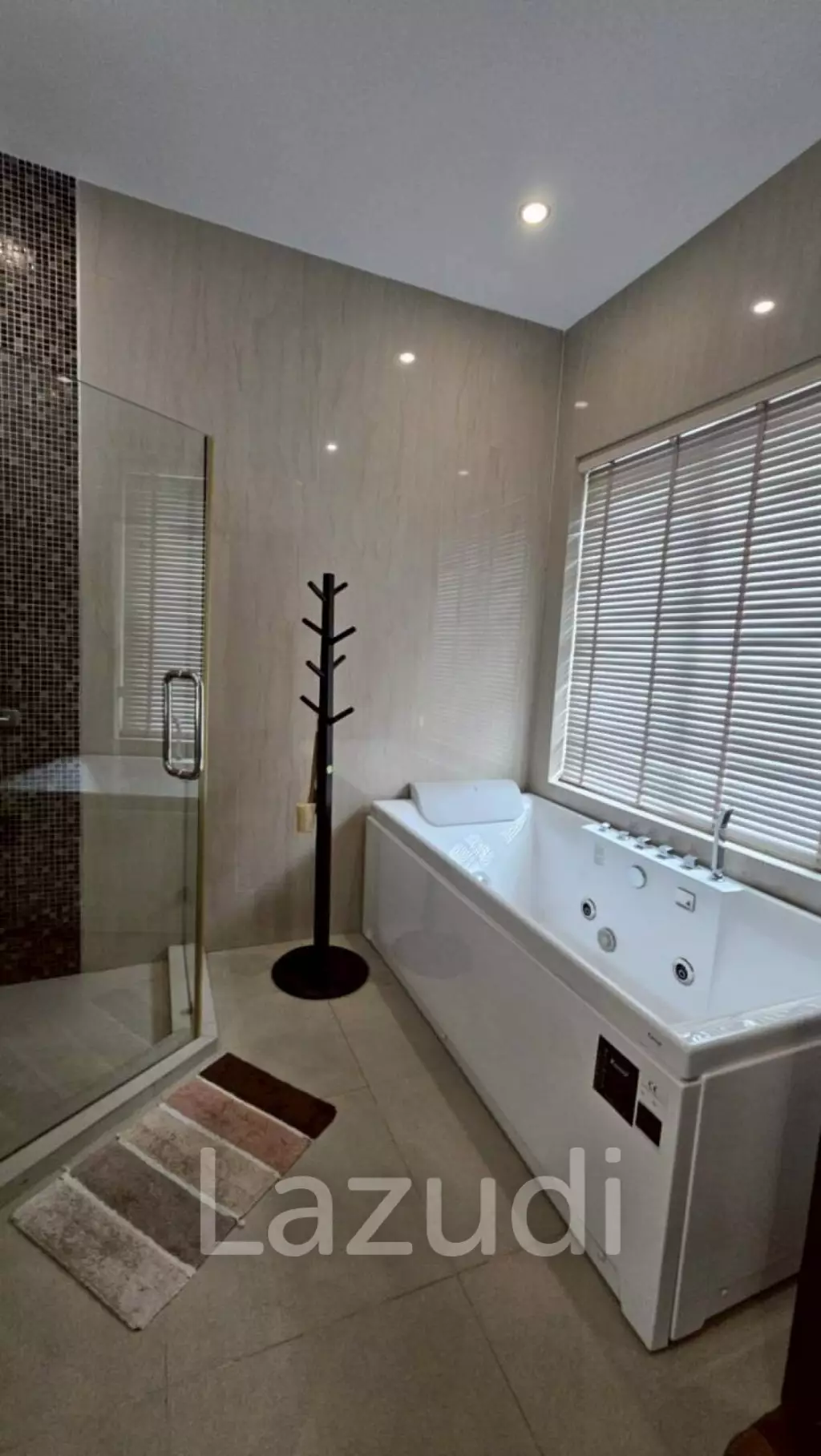 Palm villas : Modern 6 Bed Pool villa with large land plot