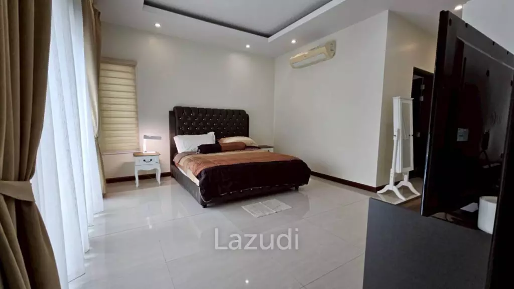 Palm villas : Modern 6 Bed Pool villa with large land plot