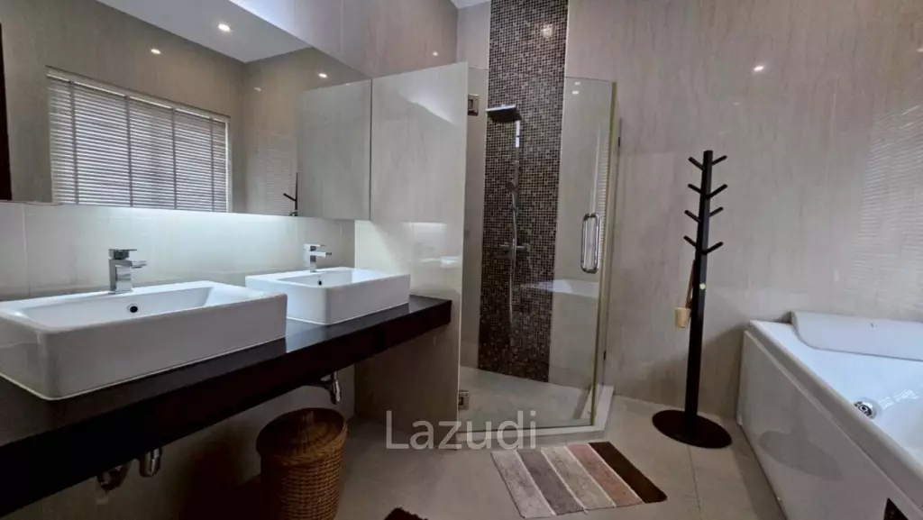 Palm villas : Modern 6 Bed Pool villa with large land plot