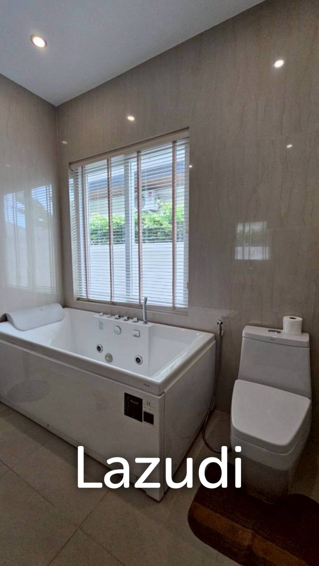 Palm villas : Modern 6 Bed Pool villa with large land plot