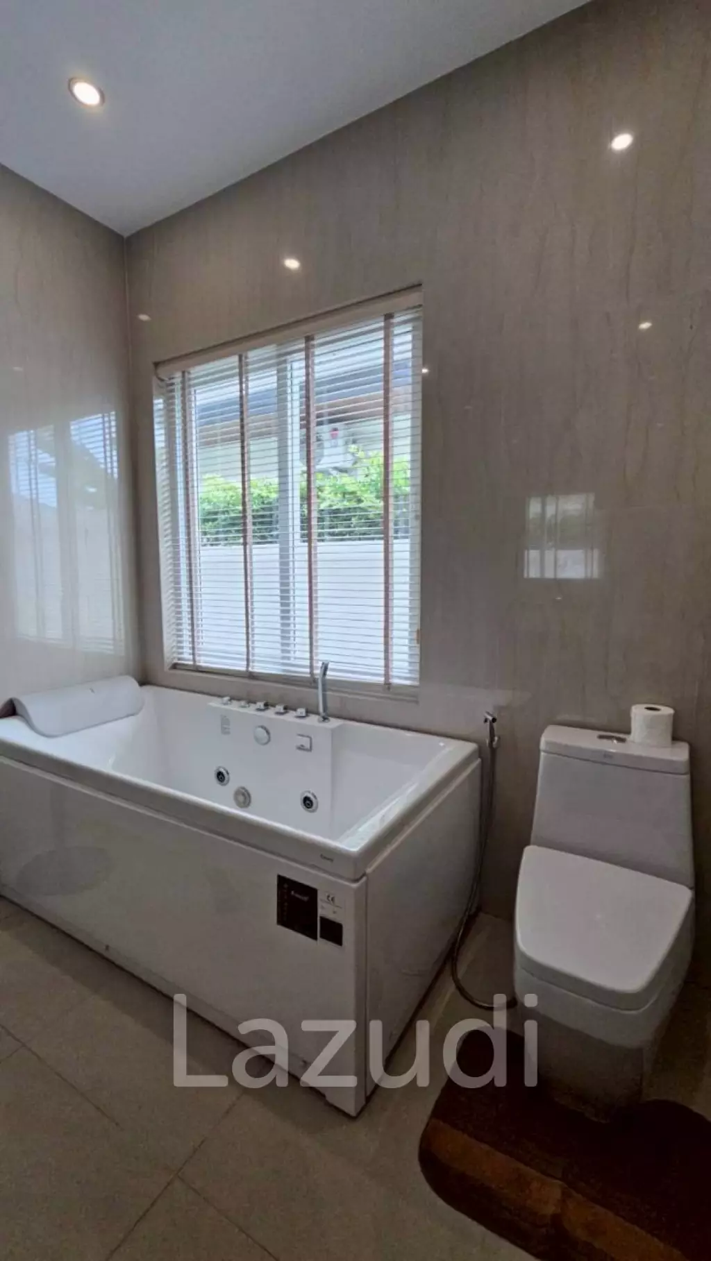 Palm villas : Modern 6 Bed Pool villa with large land plot