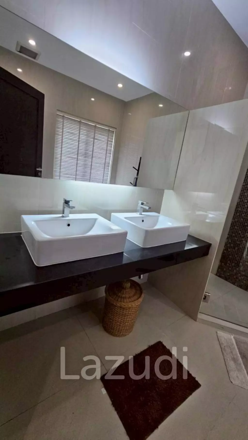 Palm villas : Modern 6 Bed Pool villa with large land plot