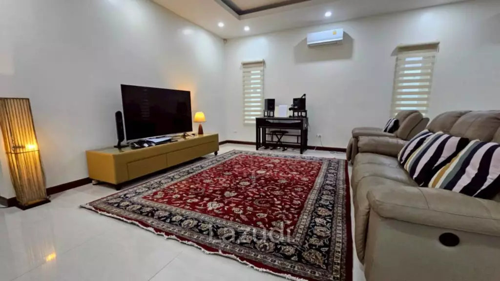 Palm villas : Modern 6 Bed Pool villa with large land plot