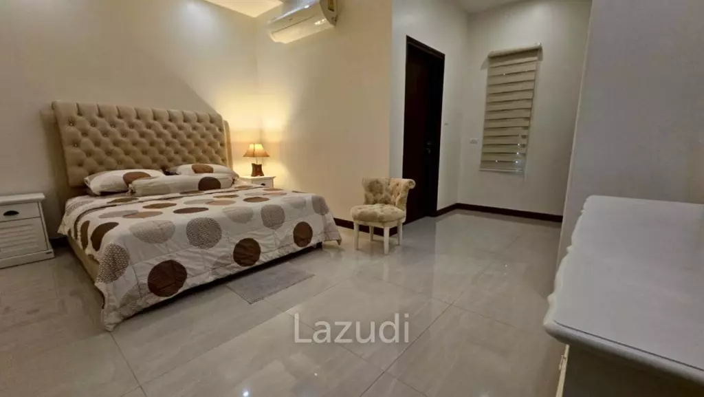 Palm villas : Modern 6 Bed Pool villa with large land plot