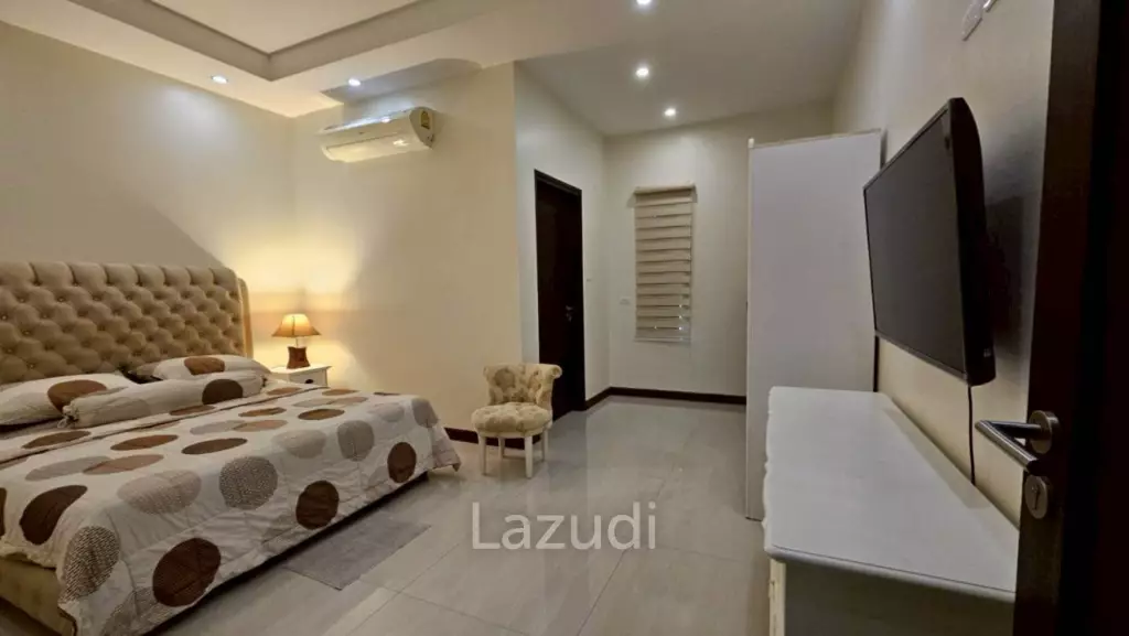 Palm villas : Modern 6 Bed Pool villa with large land plot