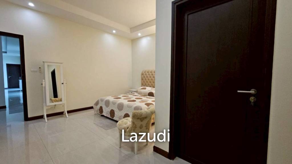 Palm villas : Modern 6 Bed Pool villa with large land plot