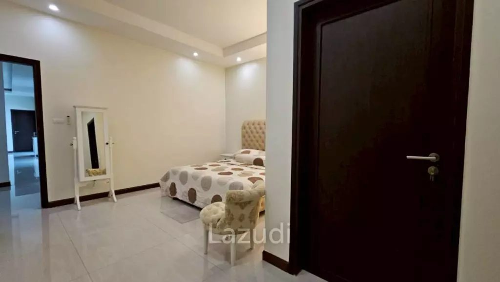 Palm villas : Modern 6 Bed Pool villa with large land plot