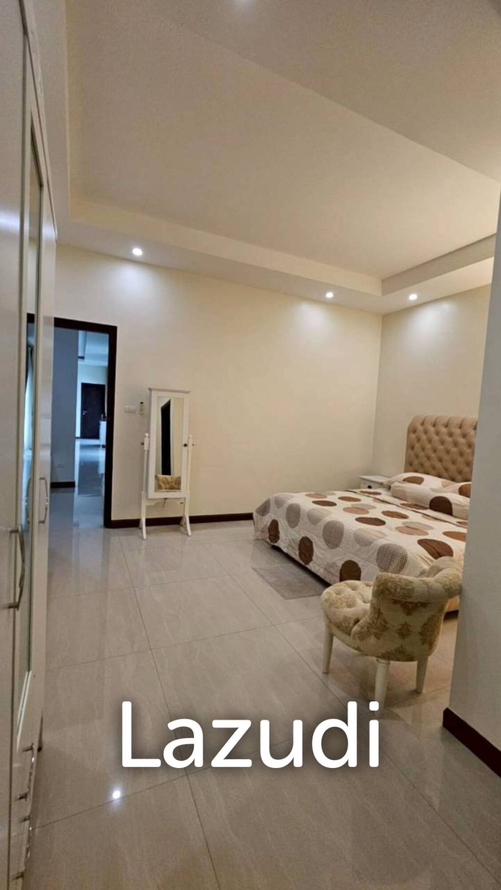 Palm villas : Modern 6 Bed Pool villa with large land plot