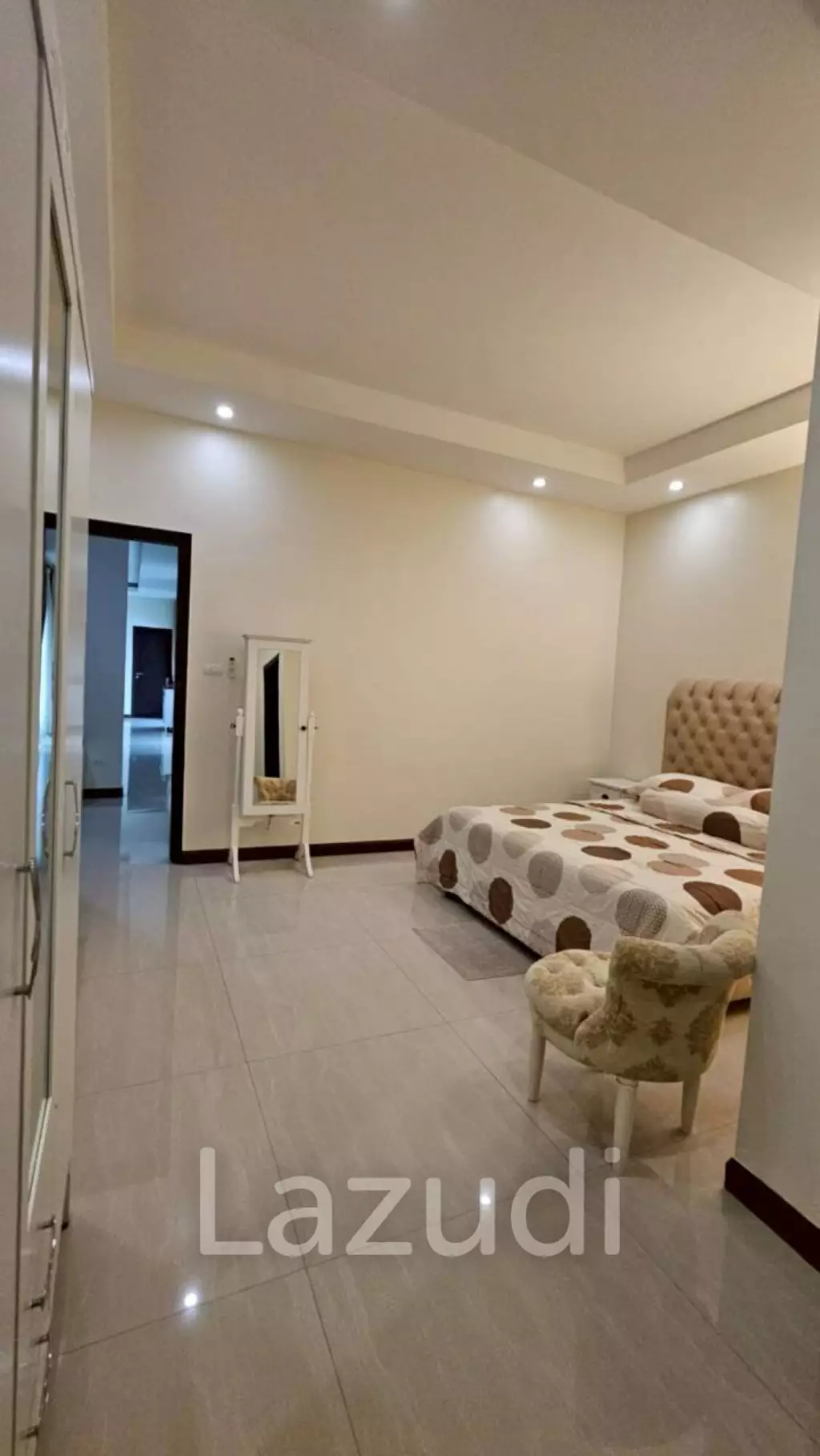 Palm villas : Modern 6 Bed Pool villa with large land plot