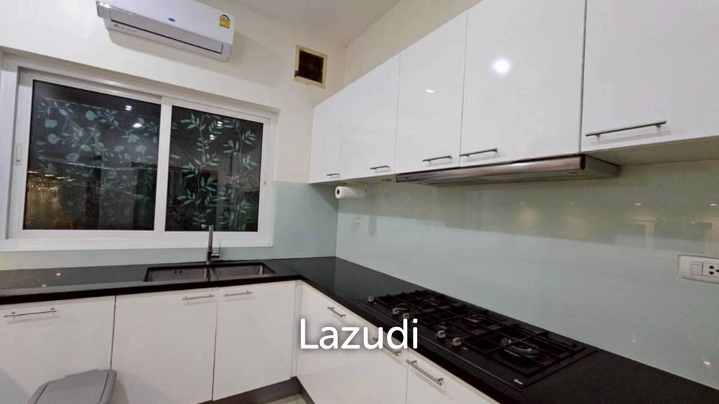 Palm villas : Modern 6 Bed Pool villa with large land plot